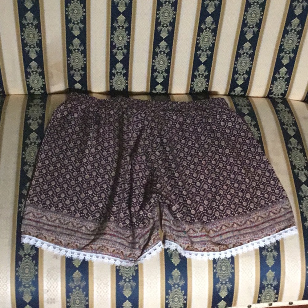 SHORTS - Picture 5 of 8